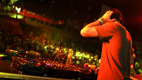 DJ and Turntables
