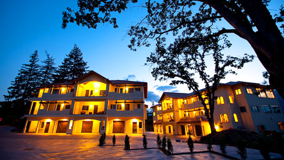 Columbia Cliff Villas