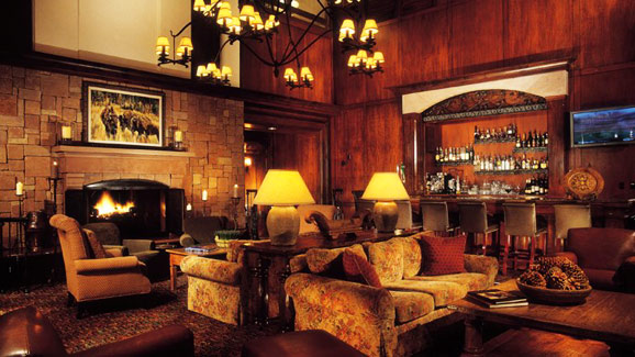 Cascade Courtyard View Suite Package for 4 Travelers - 4 nights  from $567