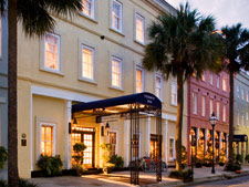 http://rs6.net/tn.jsp?t=wdr9tzbab.0.v5twcb44.58j6c7n6.3924&ts=S0210&p=http%3A%2F%2Fcharlestonreservations.com%2Fvendueinn%2F Vendue Inn