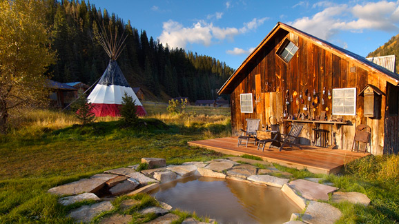 Ski resort log cabin in with private hot spring pool