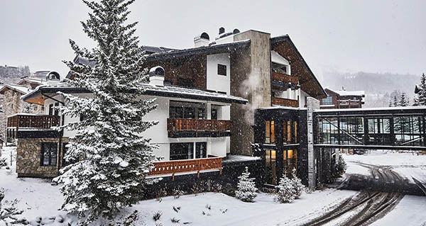 Goldener Hirsch lodge covered in snow