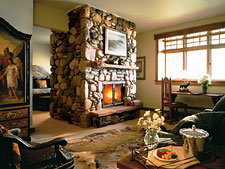 Big EZ Lodge, The