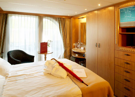 UNIWORLD<br>Danube Holiday Markets<br>River Empress