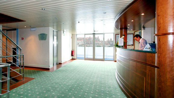 Uniworld Boutique River Cruise Collection, Douro Queen