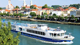 UNIWORLD<br>Danube Holiday Markets<br>River Empress
