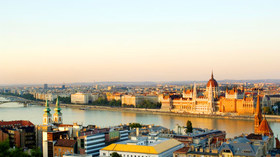 UNIWORLD<br>Danube Holiday Markets<br>River Empress