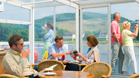 UNIWORLD<br>Danube Holiday Markets<br>River Empress