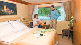 UNIWORLD<br>Danube Holiday Markets<br>River Empress