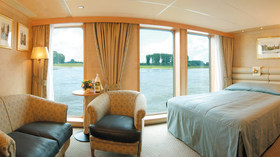 UNIWORLD<br>Danube Holiday Markets<br>River Empress