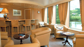 UNIWORLD<br>Danube Holiday Markets<br>River Empress