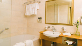 UNIWORLD<br>Danube Holiday Markets<br>River Empress