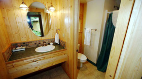 Alaska Wildland Adventures, Kenai River Sportfishing Lodge