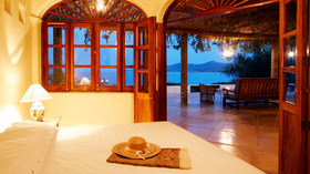 Manifesta Safaris for Women, Las Olas Surf Safaris