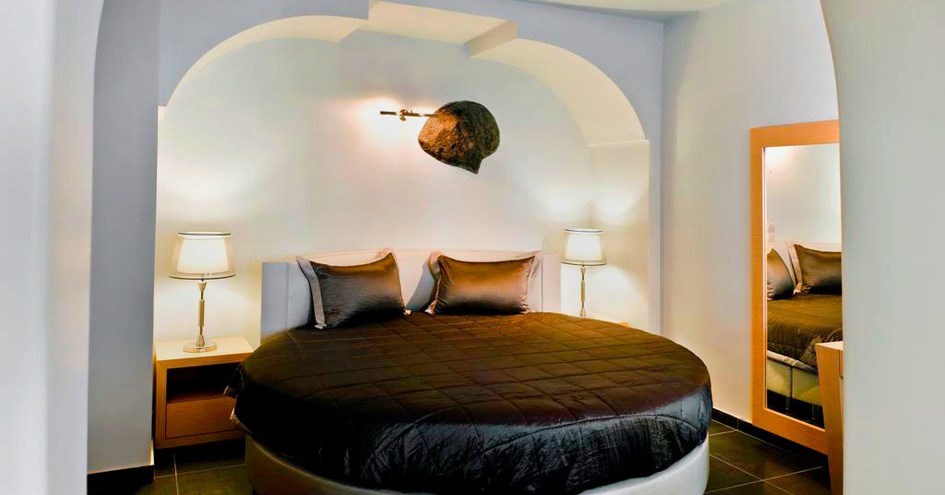 Petit Palace Suites Hotel