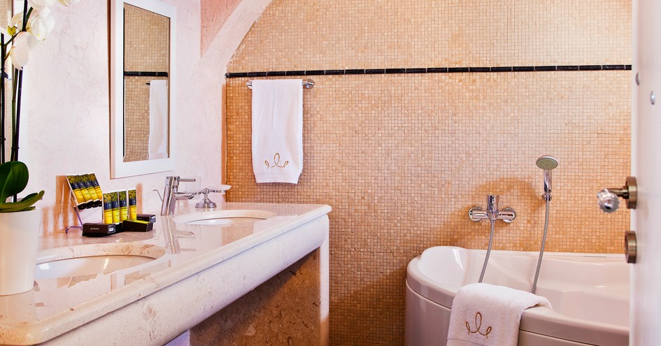 Petit Palace Suites Hotel