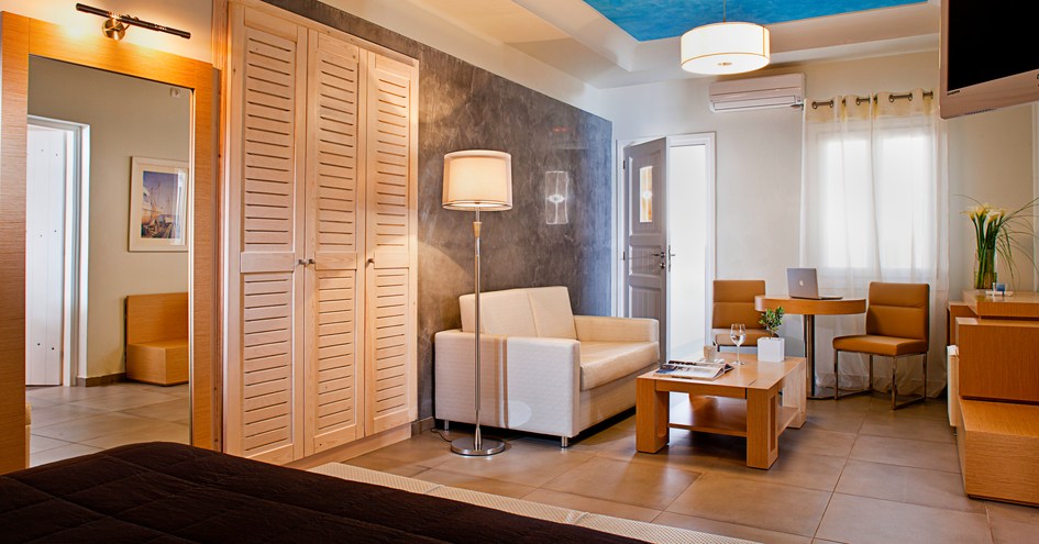 Petit Palace Suites Hotel