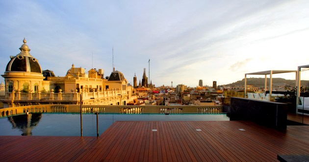 1 Queen bed, at Ohla Eixample