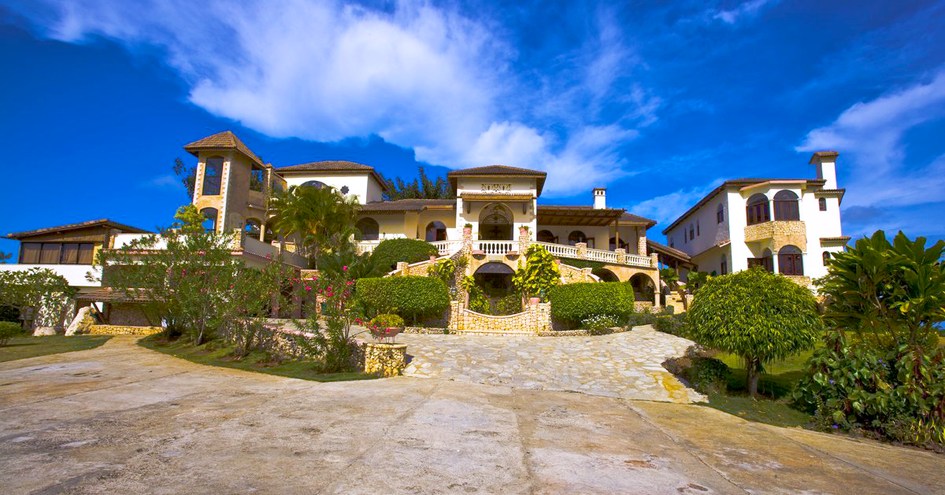 Golden Dolphin Villa