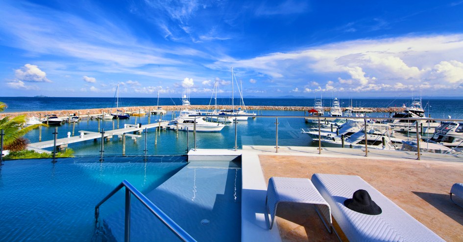 The Bannister Hotel & Yacht Club