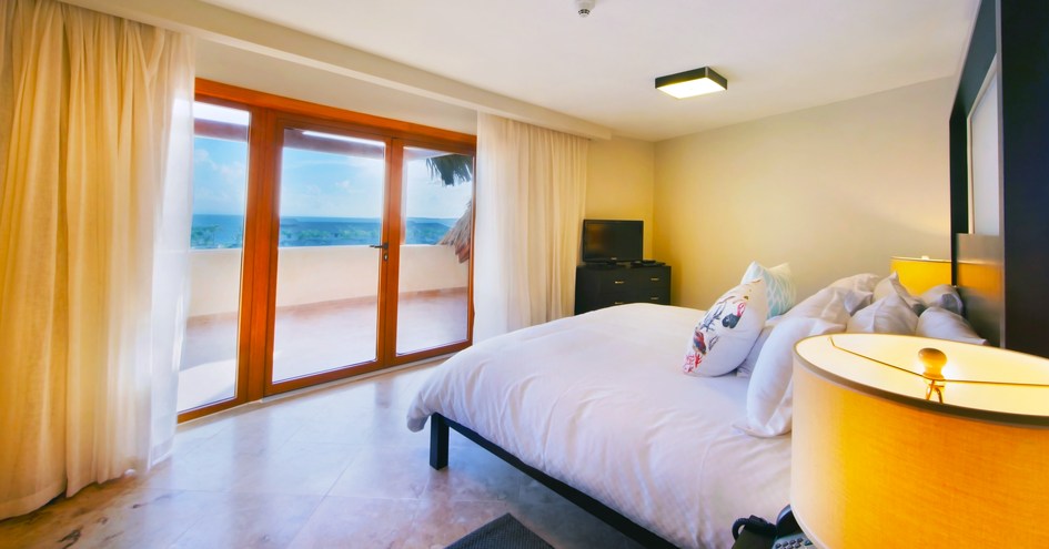 The Bannister Hotel & Yacht Club