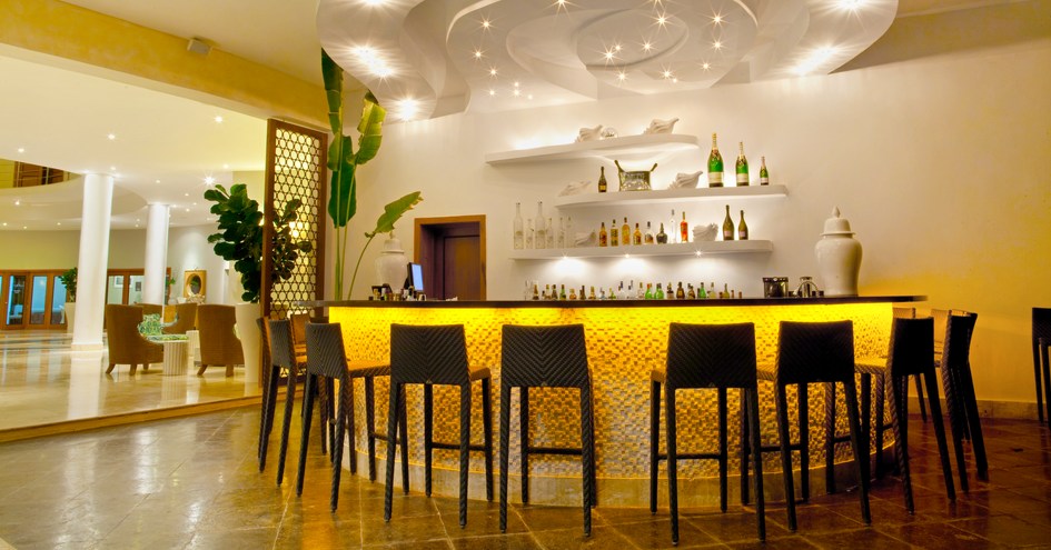 The Bannister Hotel & Yacht Club