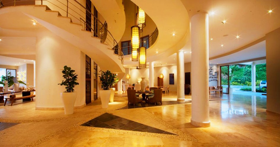 The Bannister Hotel & Yacht Club