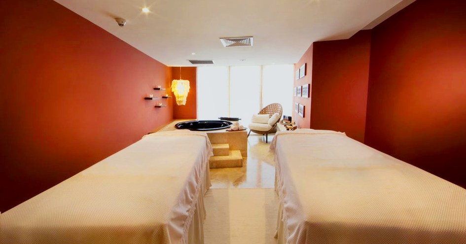 The Bannister Hotel & Yacht Club