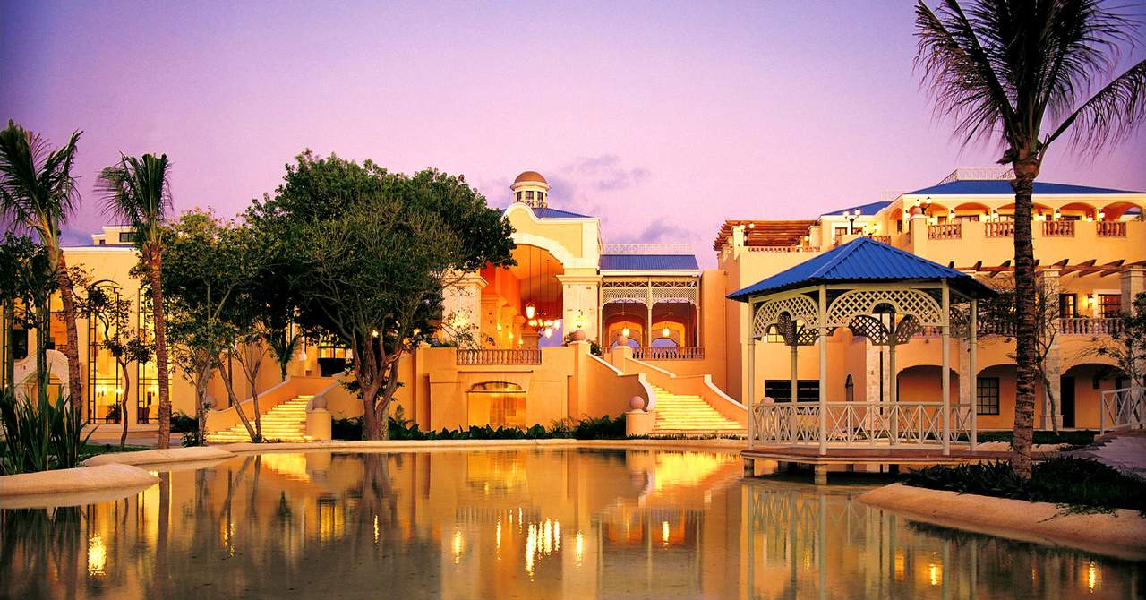 Royal Hideaway Playacar