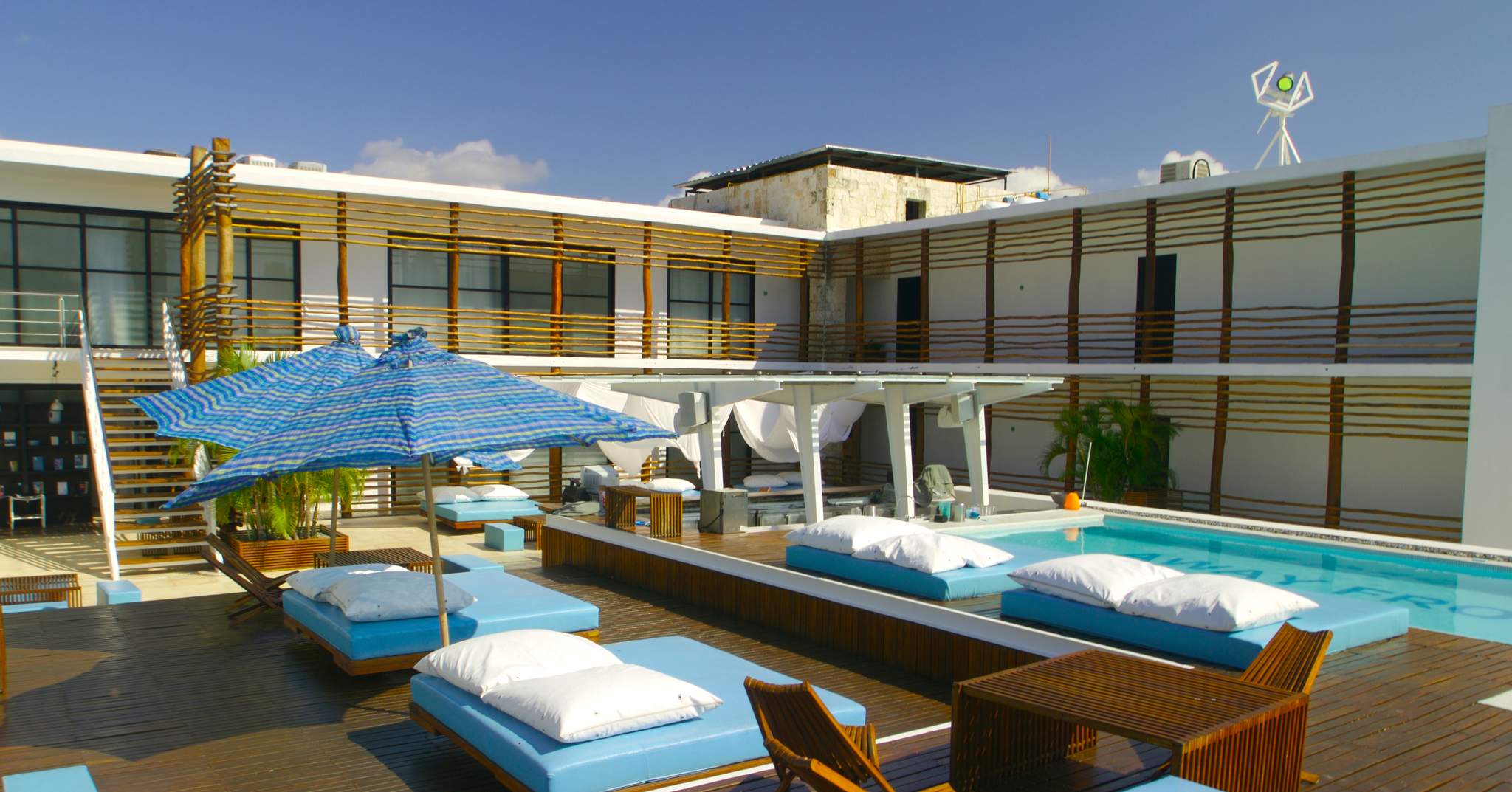 Deseo Hotel + Lounge