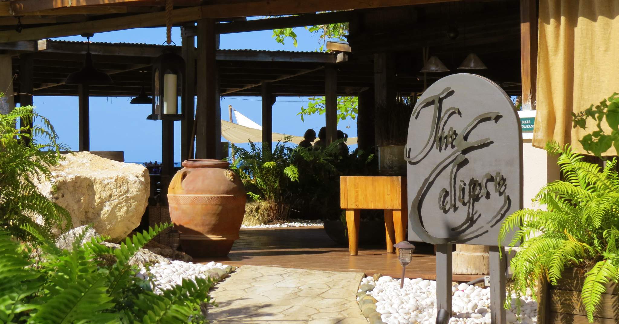 Villa Montana Beach Resort