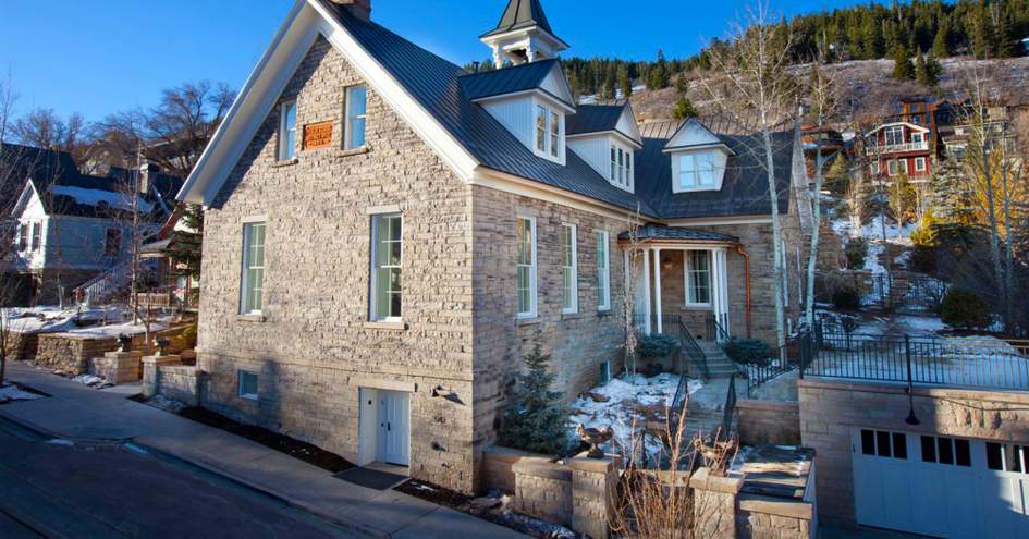 Washington School House Hotel