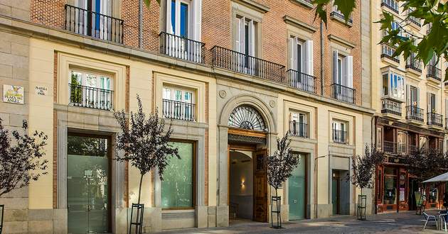 Family room/suite, 1 Double or Full bed, 1 King bed, 2 Twin beds, at NH Collection Madrid Palacio de Tepa