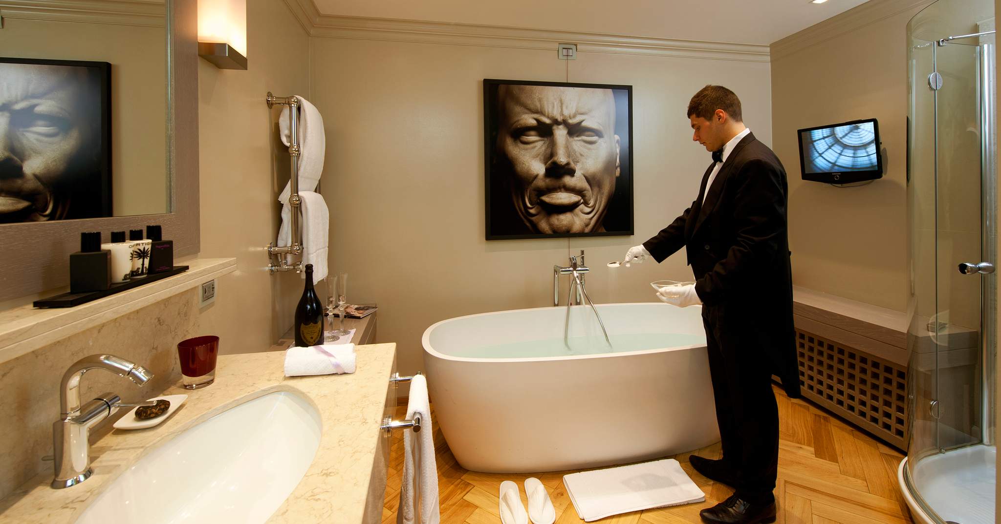 Seven Stars Galleria