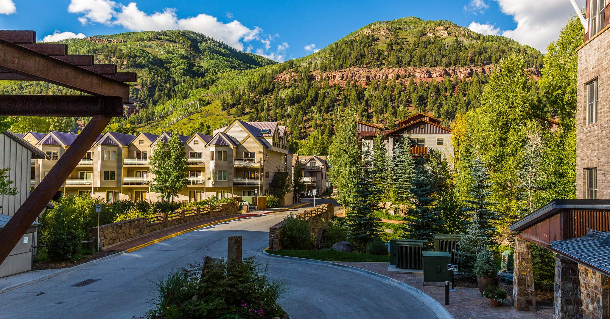 Element 52, Auberge Resorts Collection