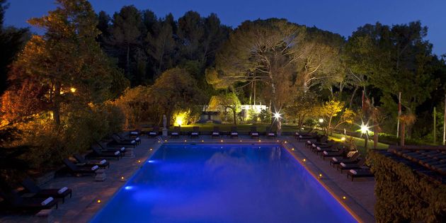 1 King bed, at Le Vallon de Valrugues & Spa