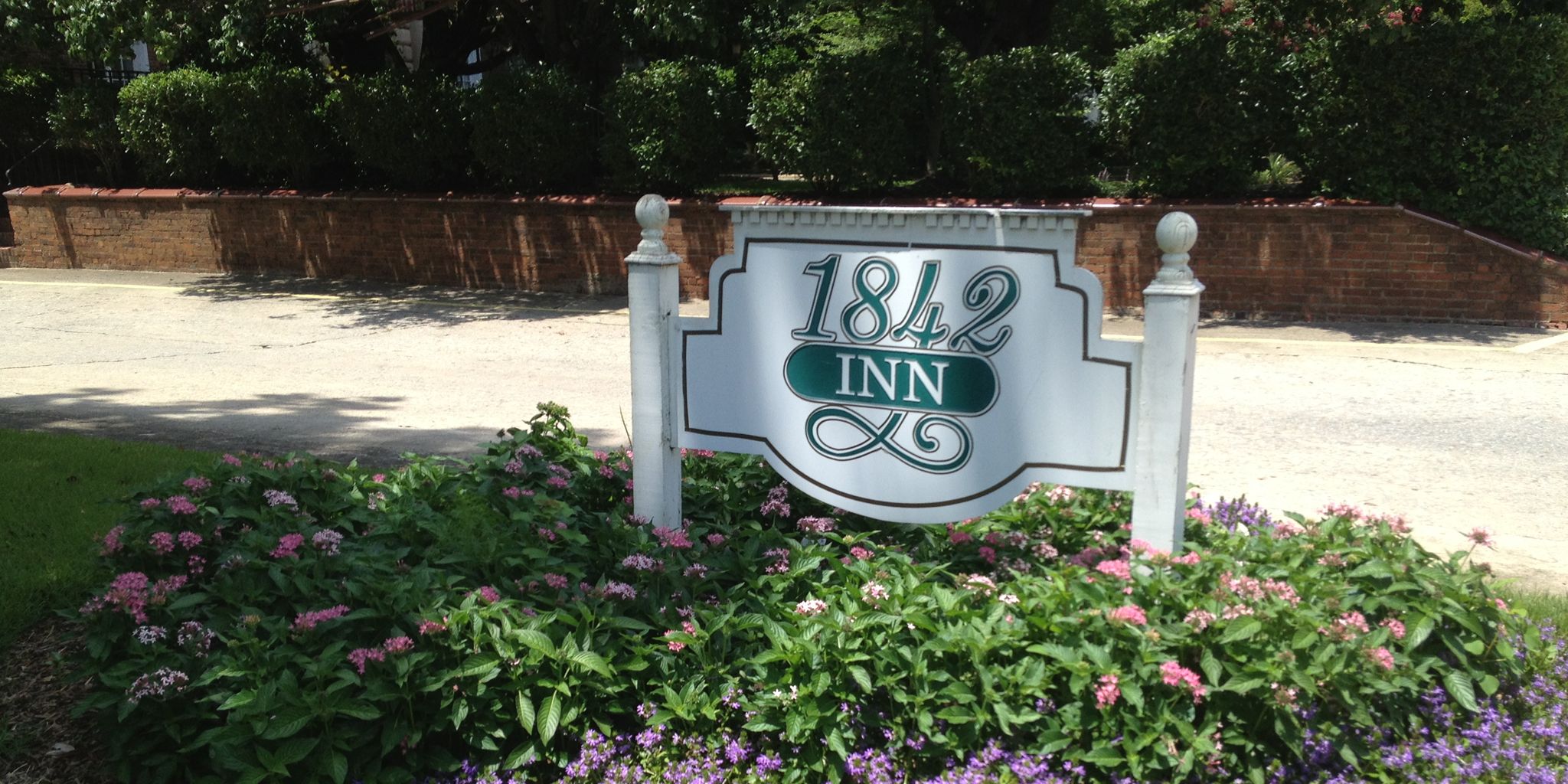 1842 Inn