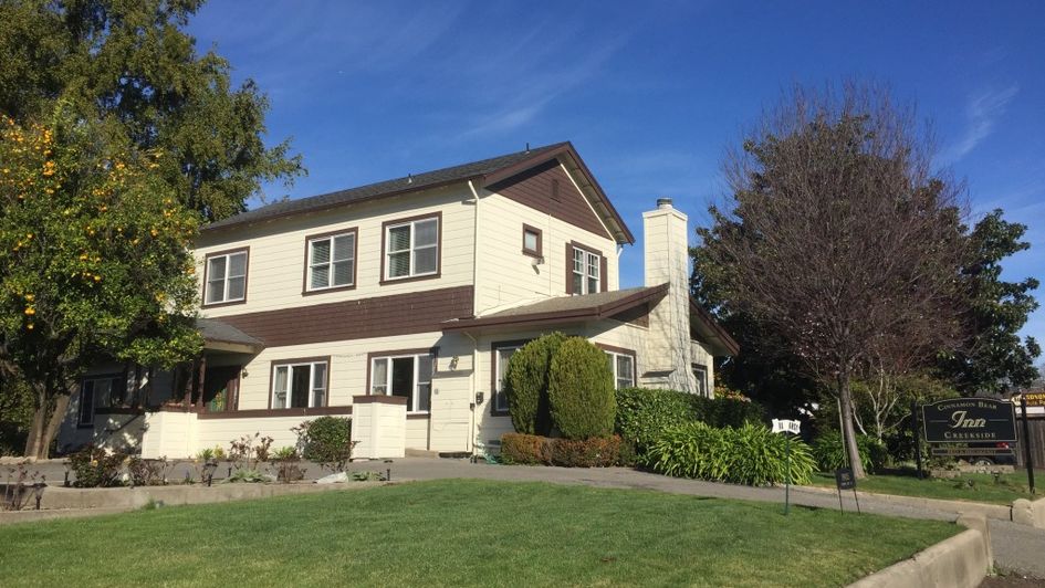 Cinnamon Bear Creekside Inn