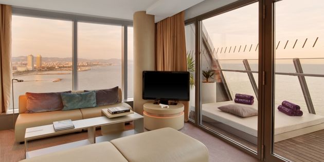 Guest room, 2 Twin beds, marina view, at W Barcelona