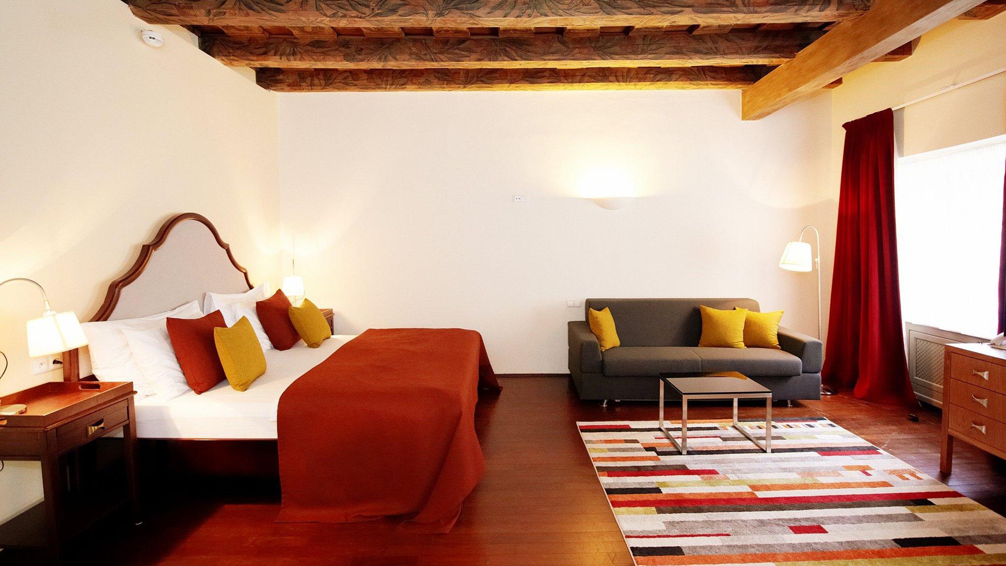 Iron Gate Hotel & Suites