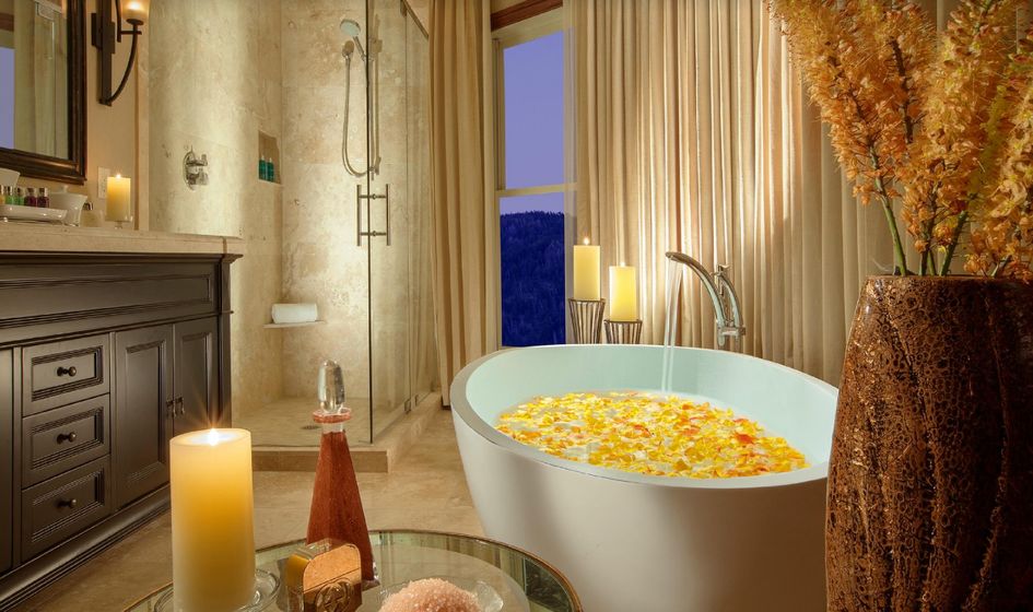 Rustic Inn Creekside Resort & Spa 