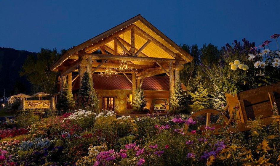 Rustic Inn Creekside Resort & Spa 