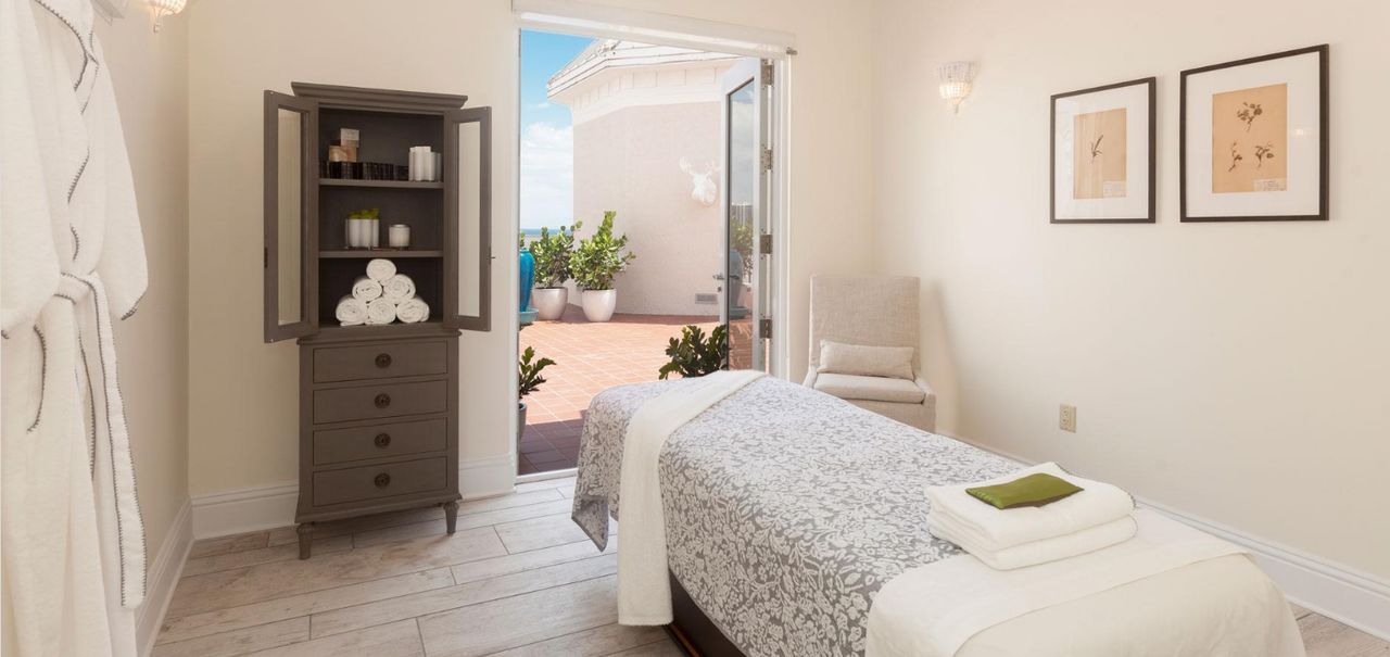 Pelican Grand Beach Resort