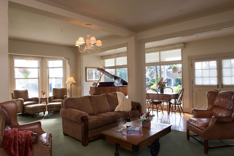 Mission Ranch Hotel and Restaurant