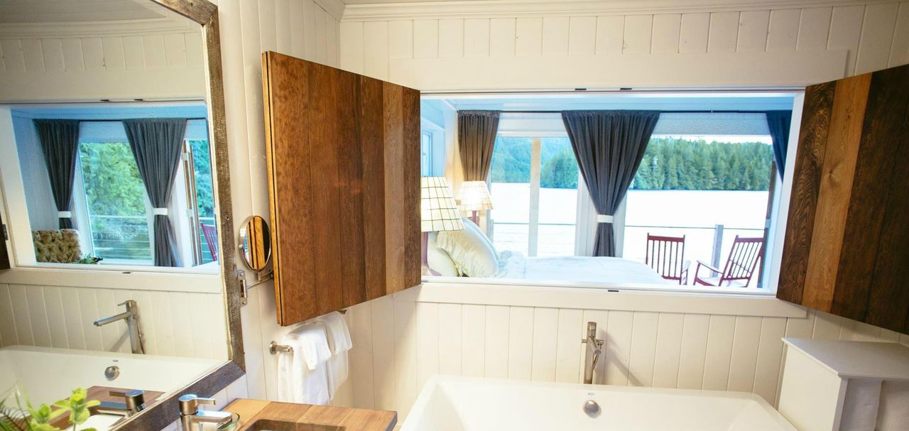 Nimmo Bay Wilderness Resort