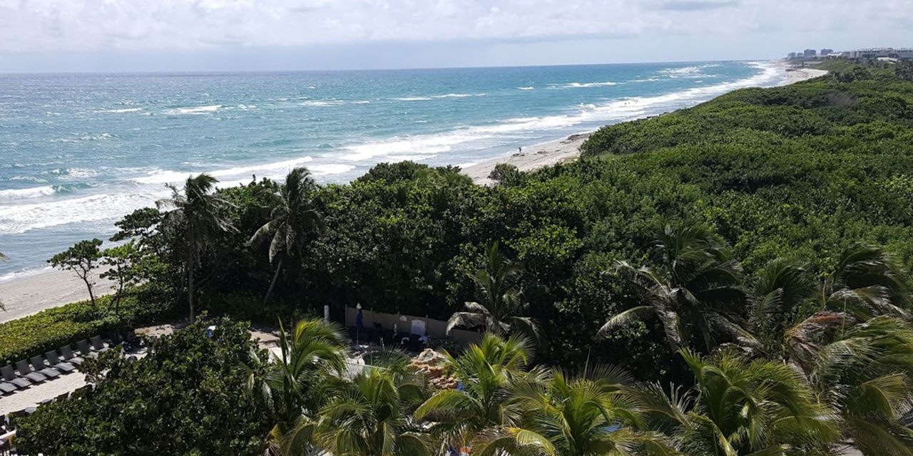 Jupiter Beach Resort & Spa
