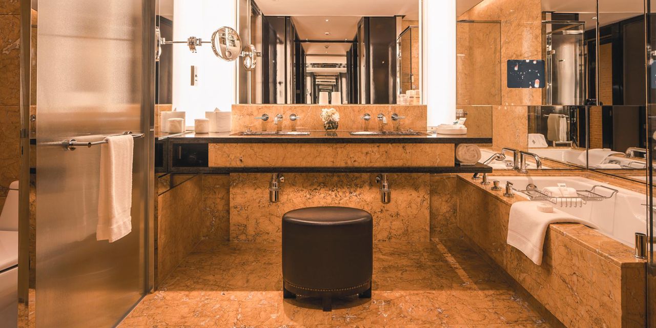 Four Seasons Hotel Hong Kong