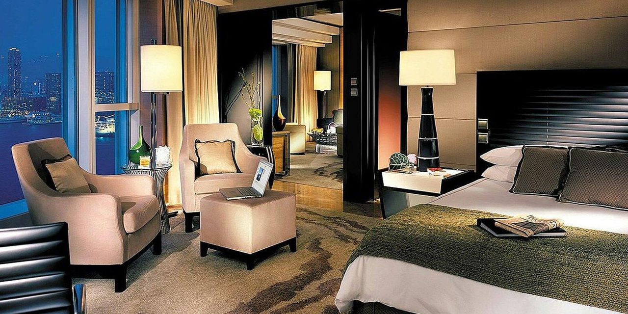 Four Seasons Hotel Hong Kong