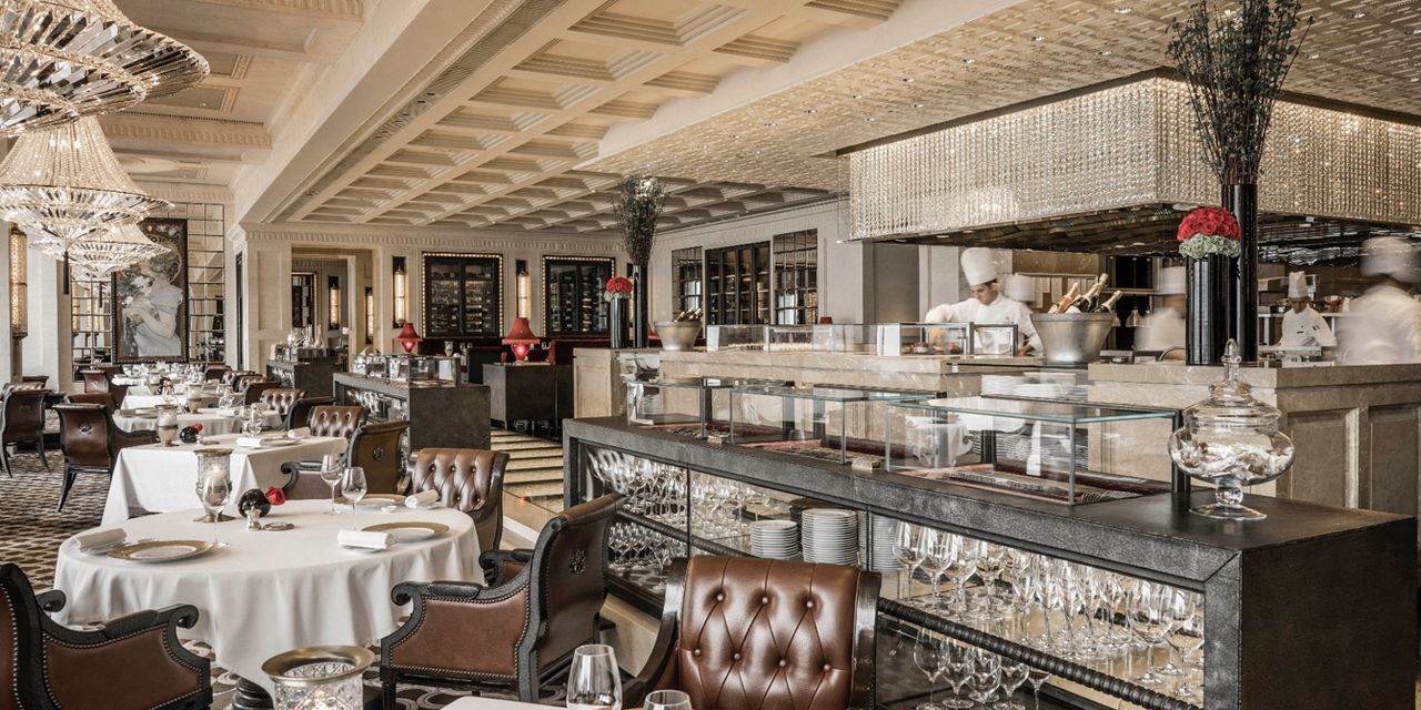 Four Seasons Hotel Hong Kong