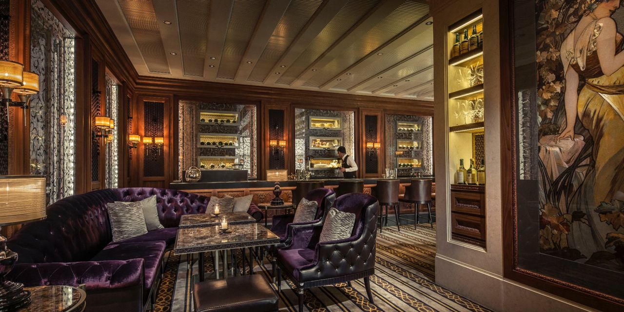 Four Seasons Hotel Hong Kong